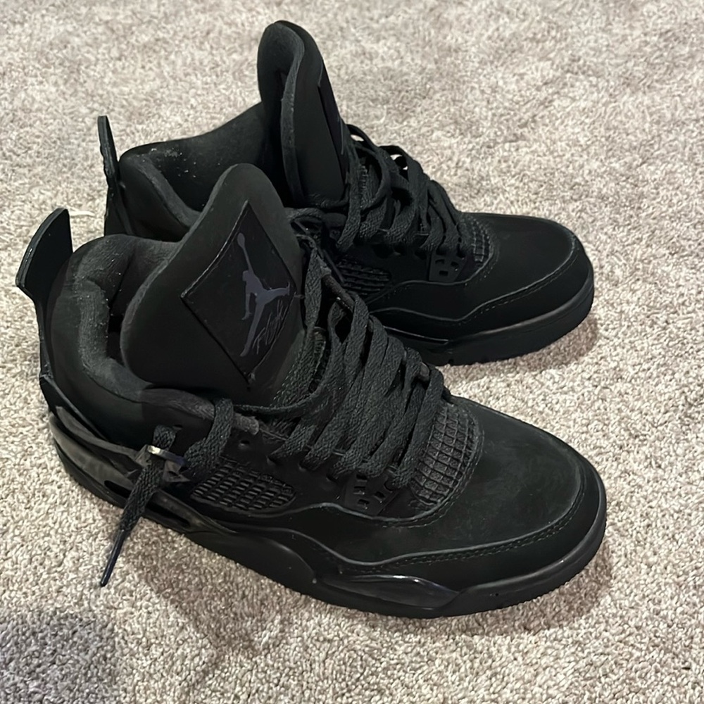 Jordan 4 Black Cat Size 8 women’s (size 6 men’s)